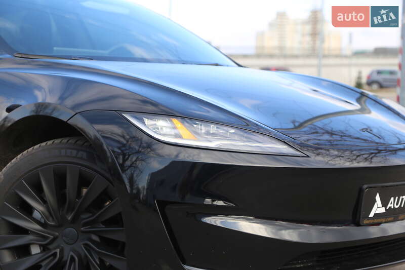 Седан Tesla Model 3 2024 в Києві
