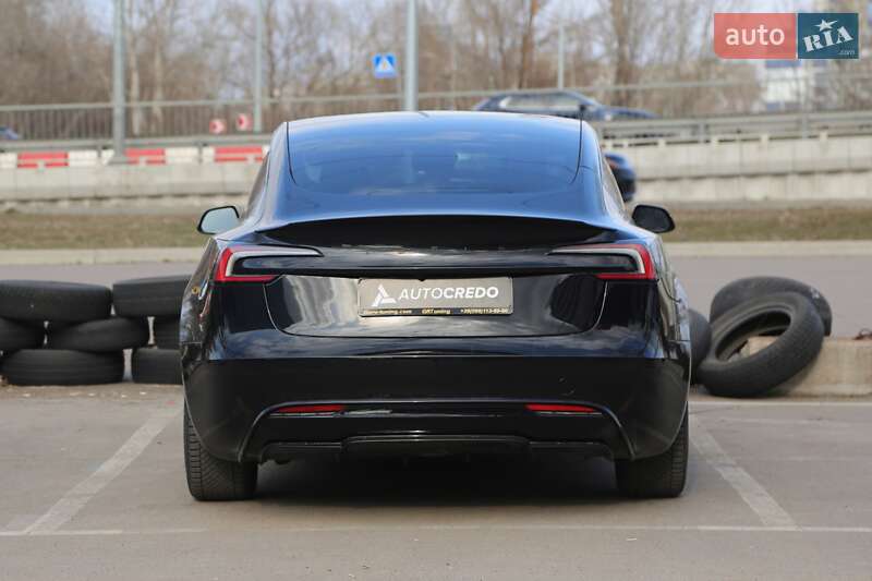Седан Tesla Model 3 2024 в Києві
