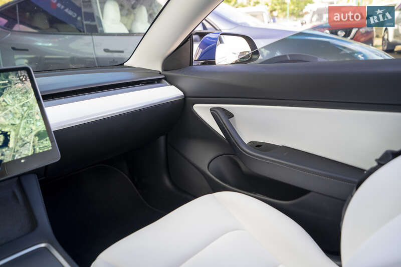 Седан Tesla Model 3 2018 в Киеве