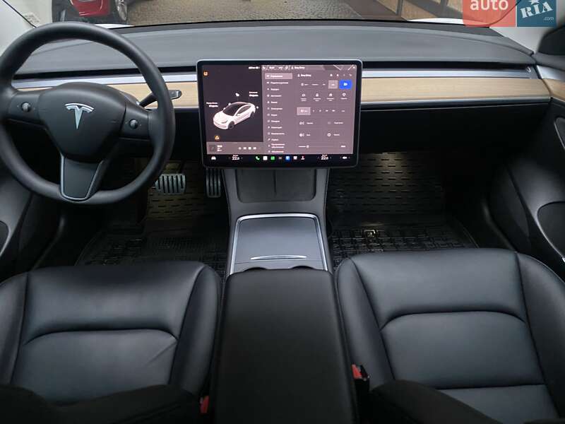 Седан Tesla Model 3 2022 в Киеве
