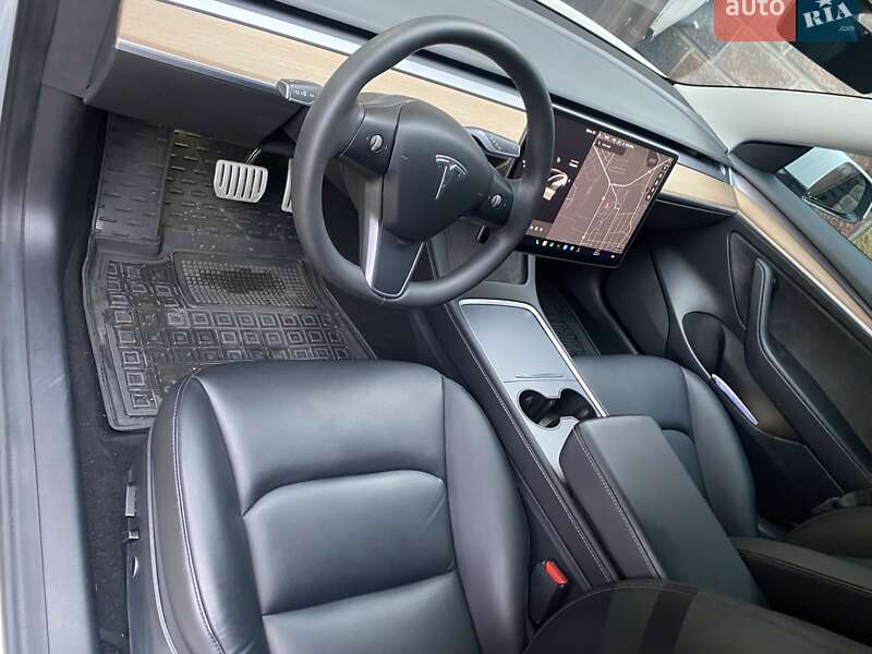 Седан Tesla Model 3 2022 в Киеве