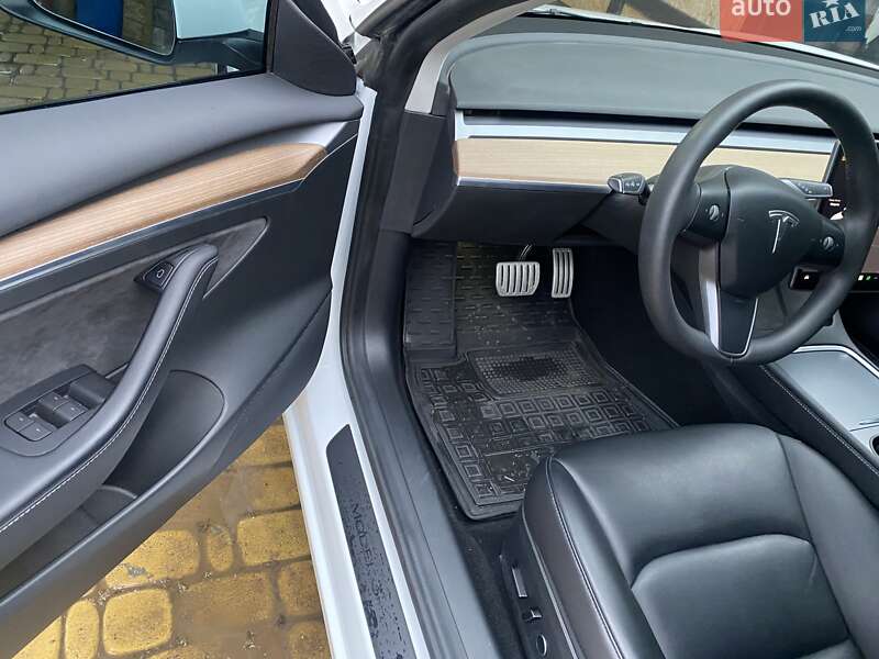 Седан Tesla Model 3 2022 в Киеве
