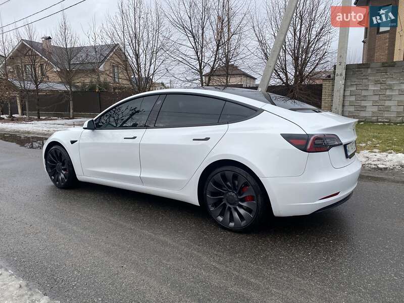 Седан Tesla Model 3 2022 в Киеве