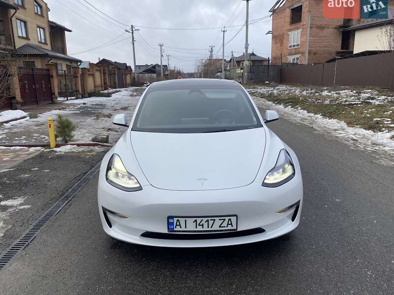 Седан Tesla Model 3 2022 в Киеве