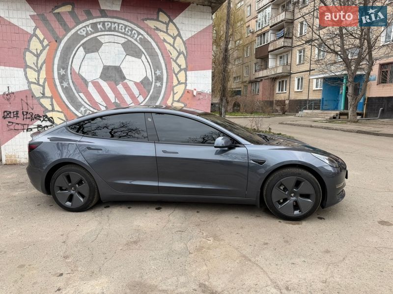 Седан Tesla Model 3 2023 в Кривом Роге
