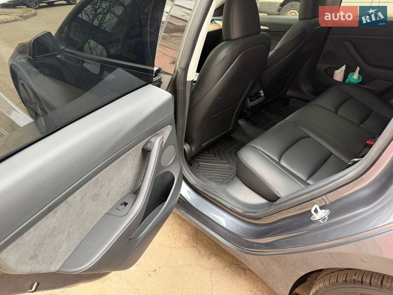 Седан Tesla Model 3 2023 в Кривом Роге