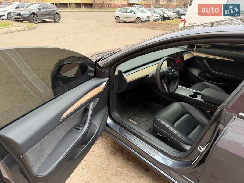 Седан Tesla Model 3 2023 в Кривом Роге