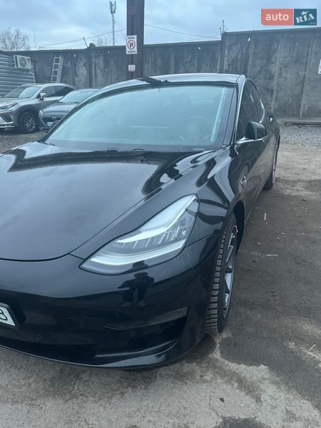 Седан Tesla Model 3 2019 в Виннице