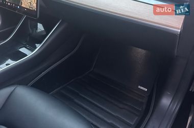 Седан Tesla Model 3 2019 в Виннице
