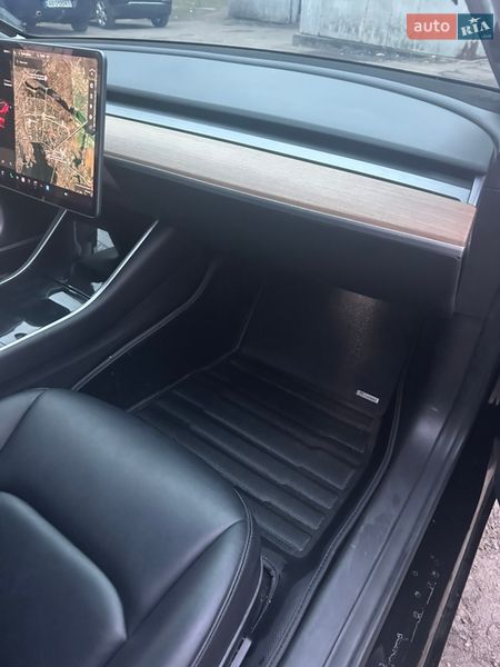 Седан Tesla Model 3 2019 в Виннице