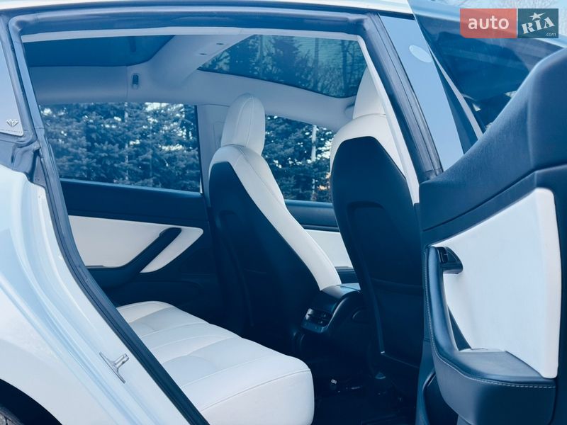 Седан Tesla Model 3 2018 в Харкові