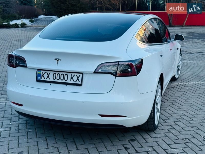 Седан Tesla Model 3 2018 в Харкові