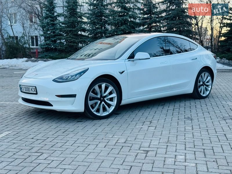 Седан Tesla Model 3 2018 в Харкові