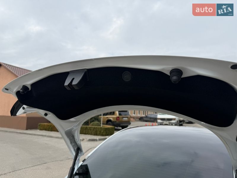 Седан Tesla Model 3 2025 в Дніпрі