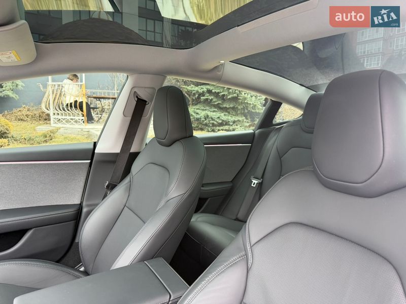 Седан Tesla Model 3 2025 в Дніпрі