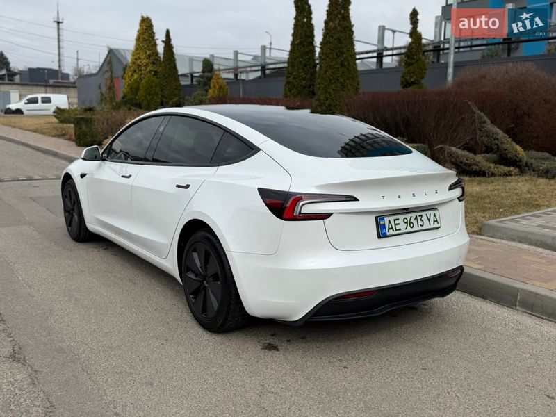 Седан Tesla Model 3 2025 в Дніпрі