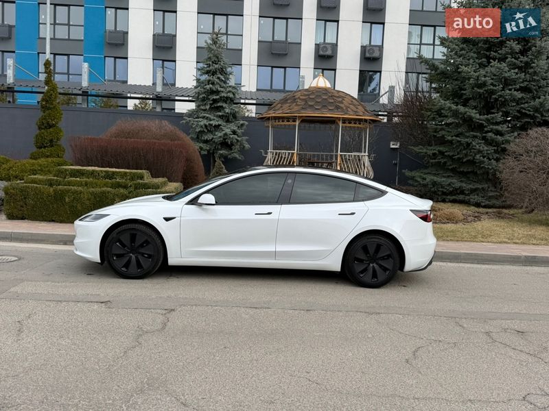 Седан Tesla Model 3 2025 в Дніпрі