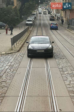 Седан Tesla Model 3 2018 в Львові