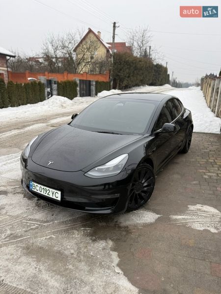 Седан Tesla Model 3 2023 в Львові
