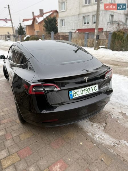 Седан Tesla Model 3 2023 в Львові