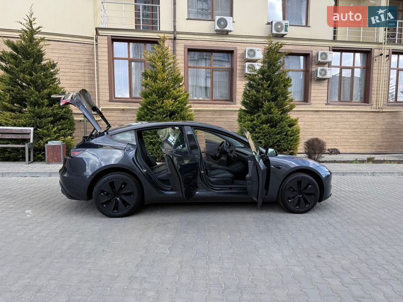 Седан Tesla Model 3 2025 в Одессе