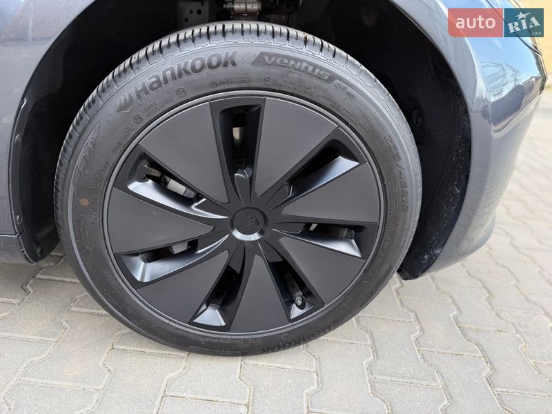 Седан Tesla Model 3 2025 в Одессе