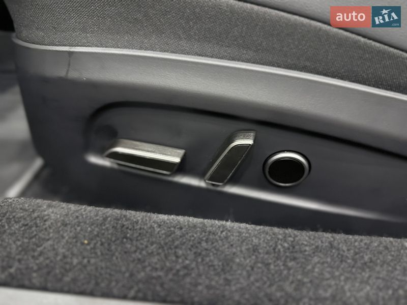 Седан Tesla Model 3 2025 в Одессе