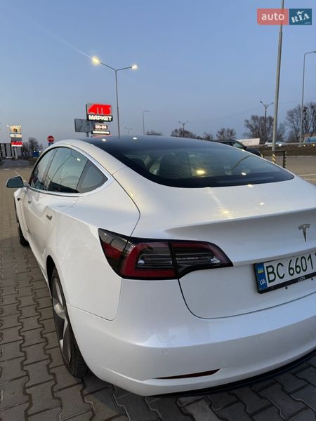 Седан Tesla Model 3 2019 в Львове