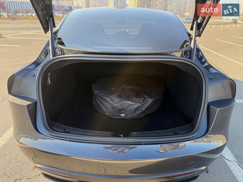 Седан Tesla Model 3 2024 в Киеве