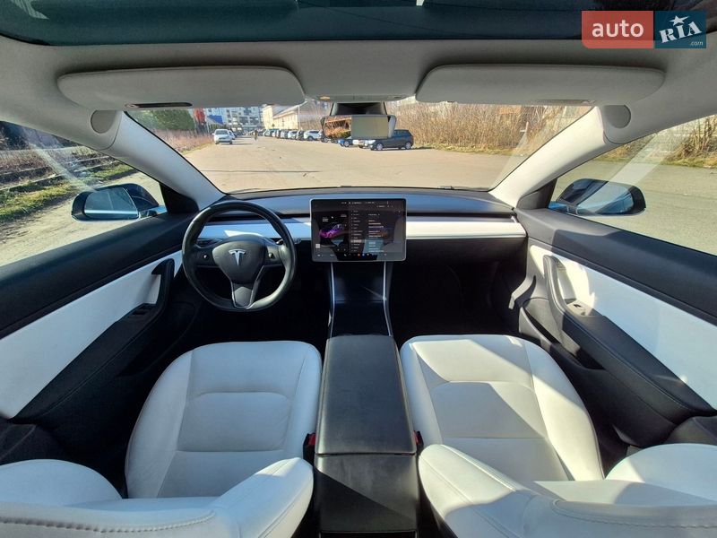 Седан Tesla Model 3 2018 в Луцке
