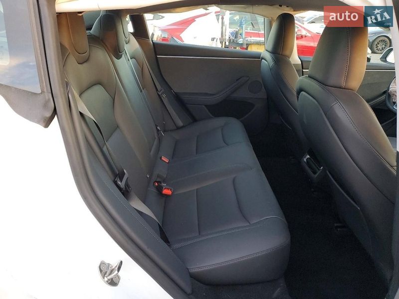 Седан Tesla Model 3 2024 в Калиновке