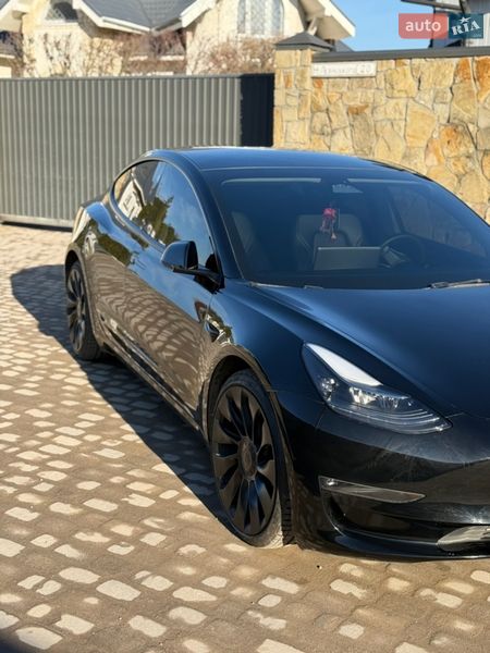 Седан Tesla Model 3 2023 в Львові