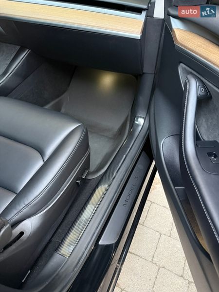 Седан Tesla Model 3 2023 в Львові