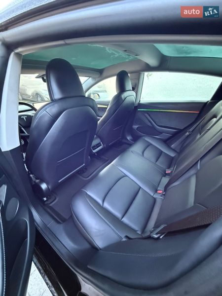 Седан Tesla Model 3 2023 в Львові