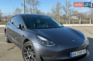 Седан Tesla Model 3 2022 в Киеве