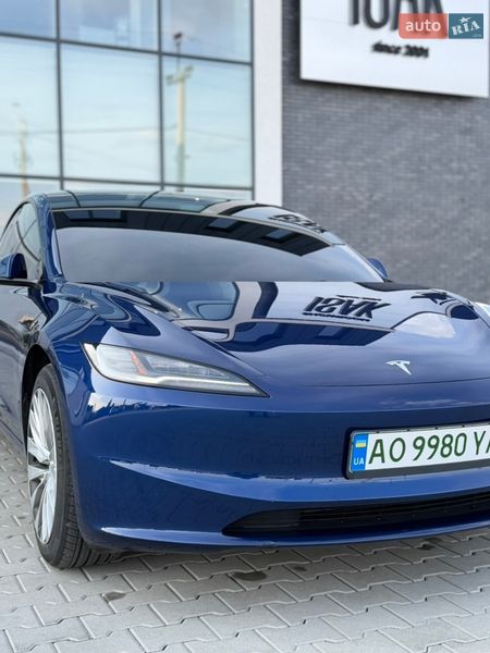 Седан Tesla Model 3 2025 в Хусте