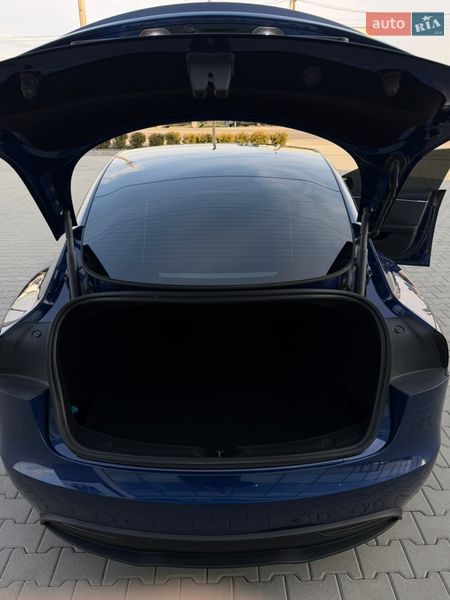 Седан Tesla Model 3 2025 в Хусте