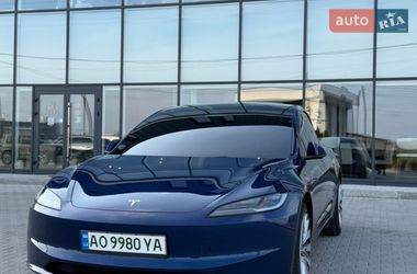 Седан Tesla Model 3 2025 в Хусте