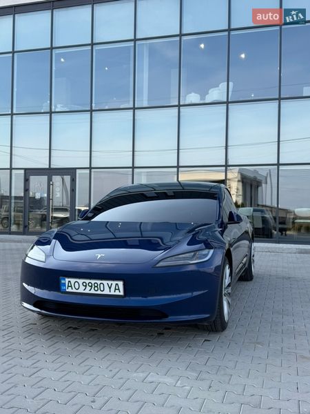 Седан Tesla Model 3 2025 в Хусте