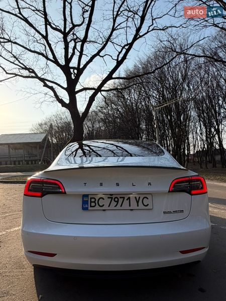 Седан Tesla Model 3 2022 в Львове