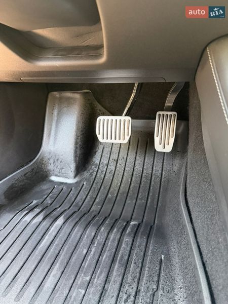 Седан Tesla Model 3 2022 в Львове