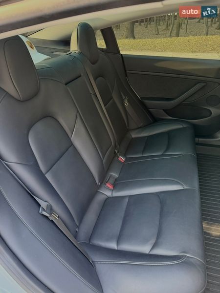 Седан Tesla Model 3 2022 в Львове