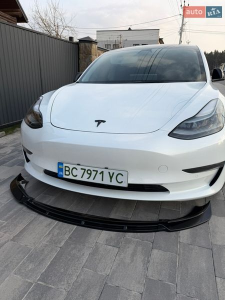 Седан Tesla Model 3 2022 в Львове