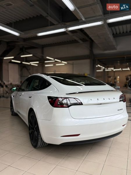 Седан Tesla Model 3 2022 в Львове