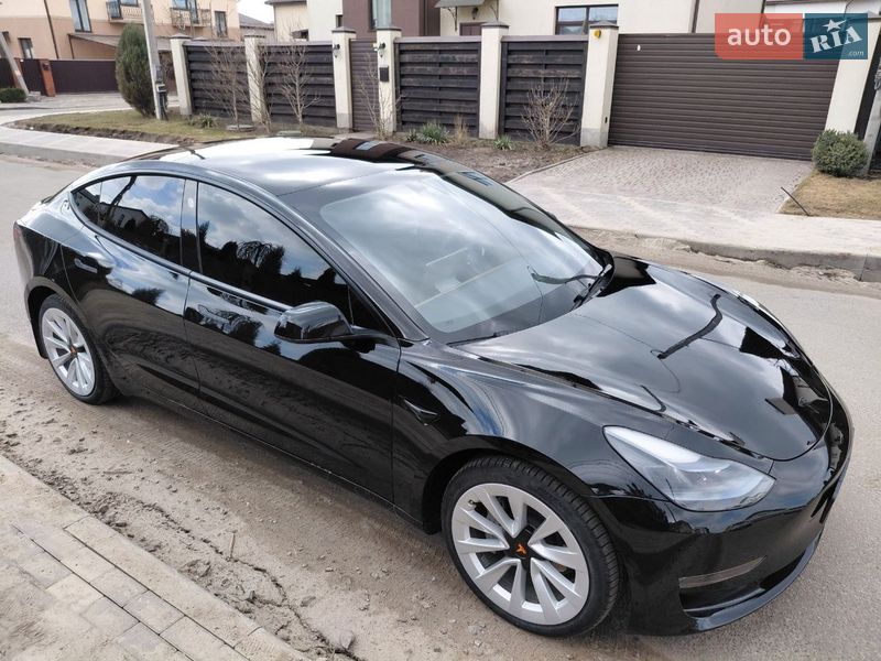 Седан Tesla Model 3 2023 в Киеве