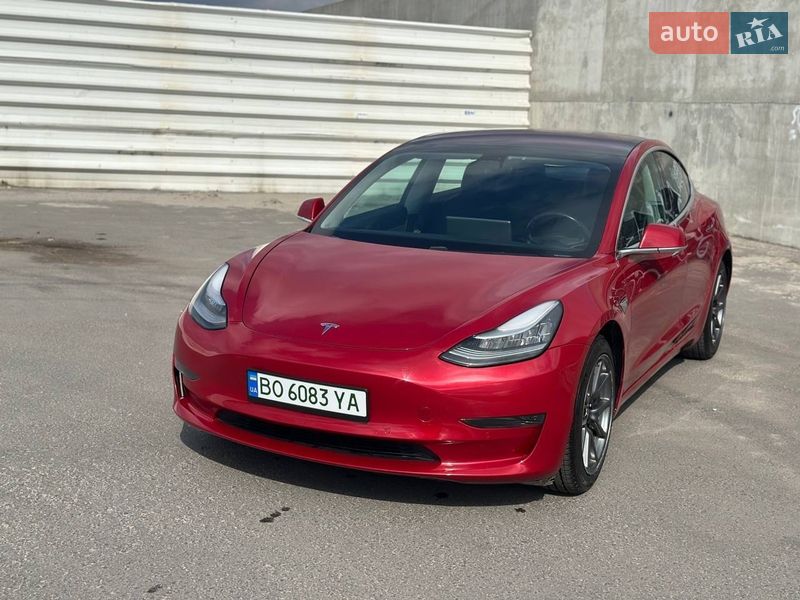 Седан Tesla Model 3 2019 в Львове