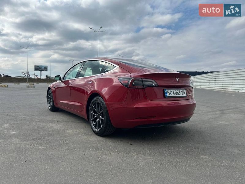 Седан Tesla Model 3 2019 в Львові