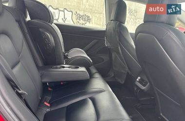 Седан Tesla Model 3 2019 в Львові