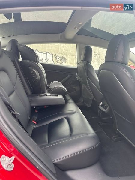 Седан Tesla Model 3 2019 в Львові