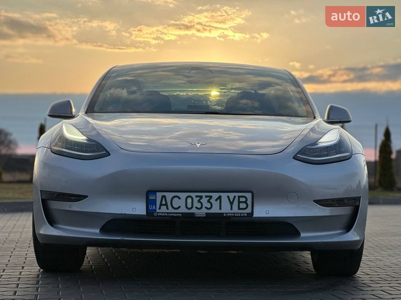 Седан Tesla Model 3 2017 в Луцьку